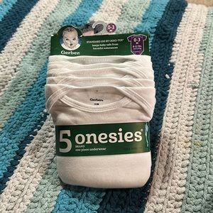 5 pack 0-3 months white Gerber onesies